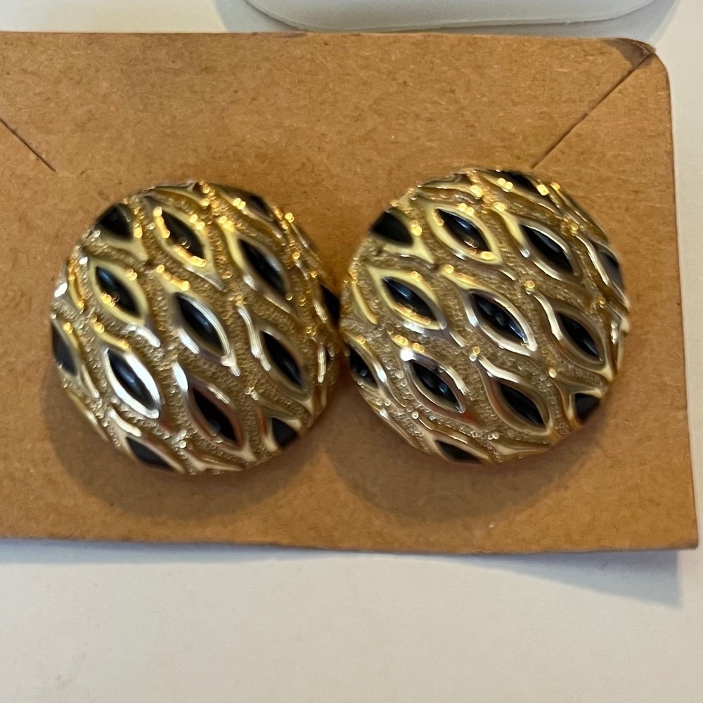 Gold Tone Round Domed‎ Earrings Black Accents Textured Design Jewelry